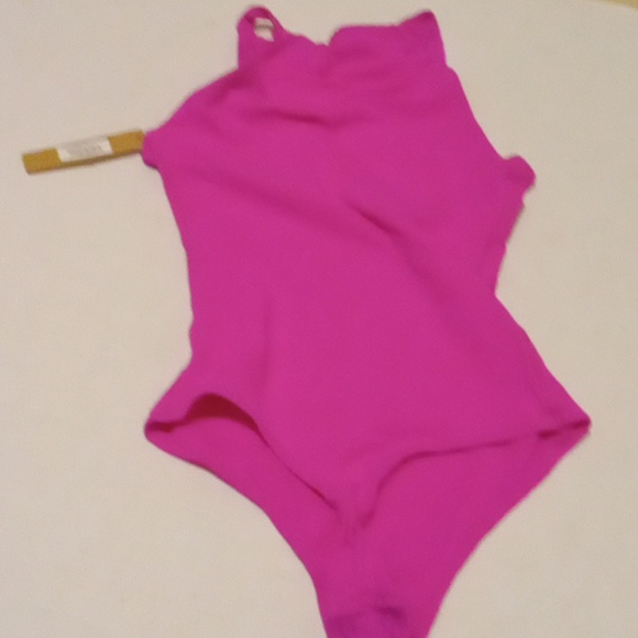 Skims sold out long neck bodysuit in fuchsia - Picture 6 of 8